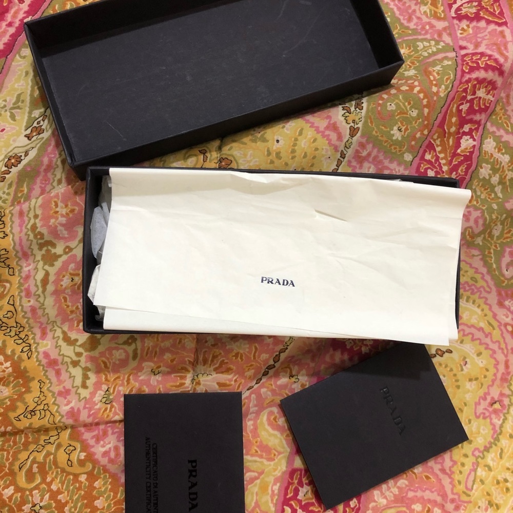 Empty Prada Box - Picture 2 of 3